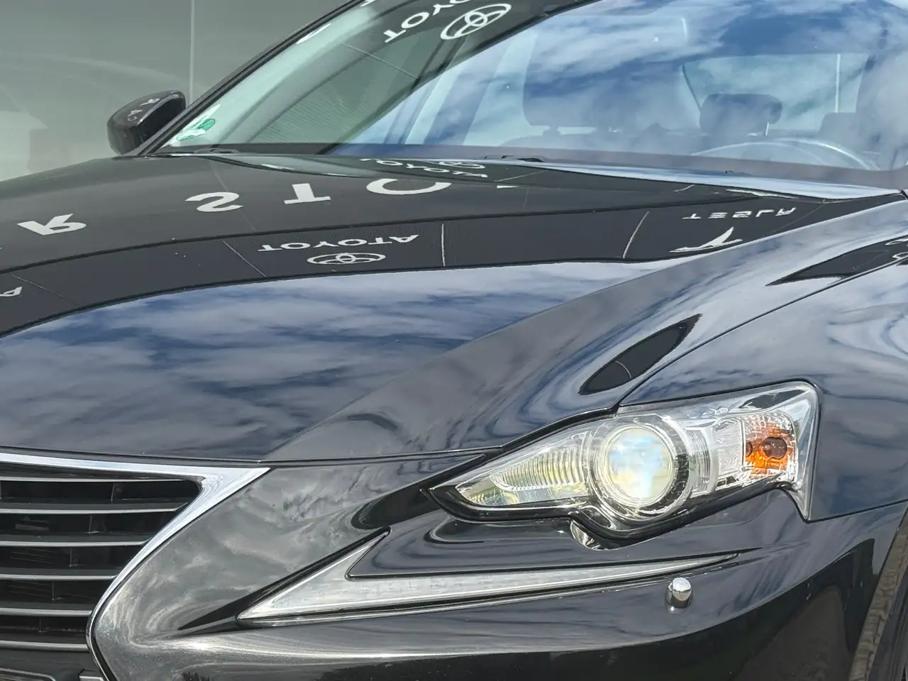 LEXUS IS 300H 181ch - BVA - GPS - CAMÉRA DE RECUL - DEMI-CUIR - RADARS DE STATIONNEMENT