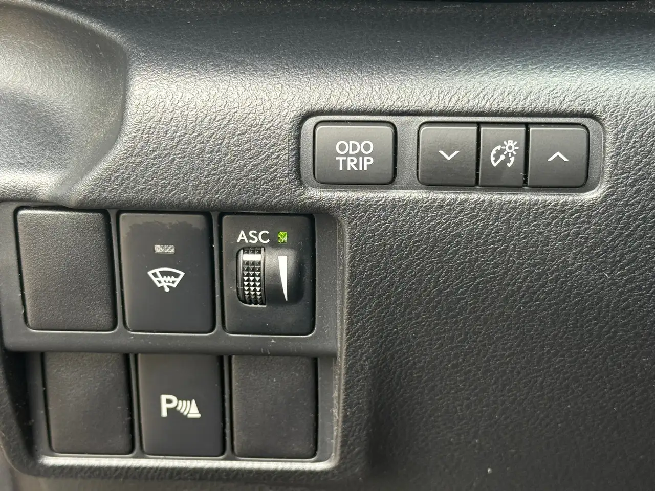 LEXUS IS 300H 181ch - BVA - GPS - CAMÉRA DE RECUL - DEMI-CUIR - RADARS DE STATIONNEMENT