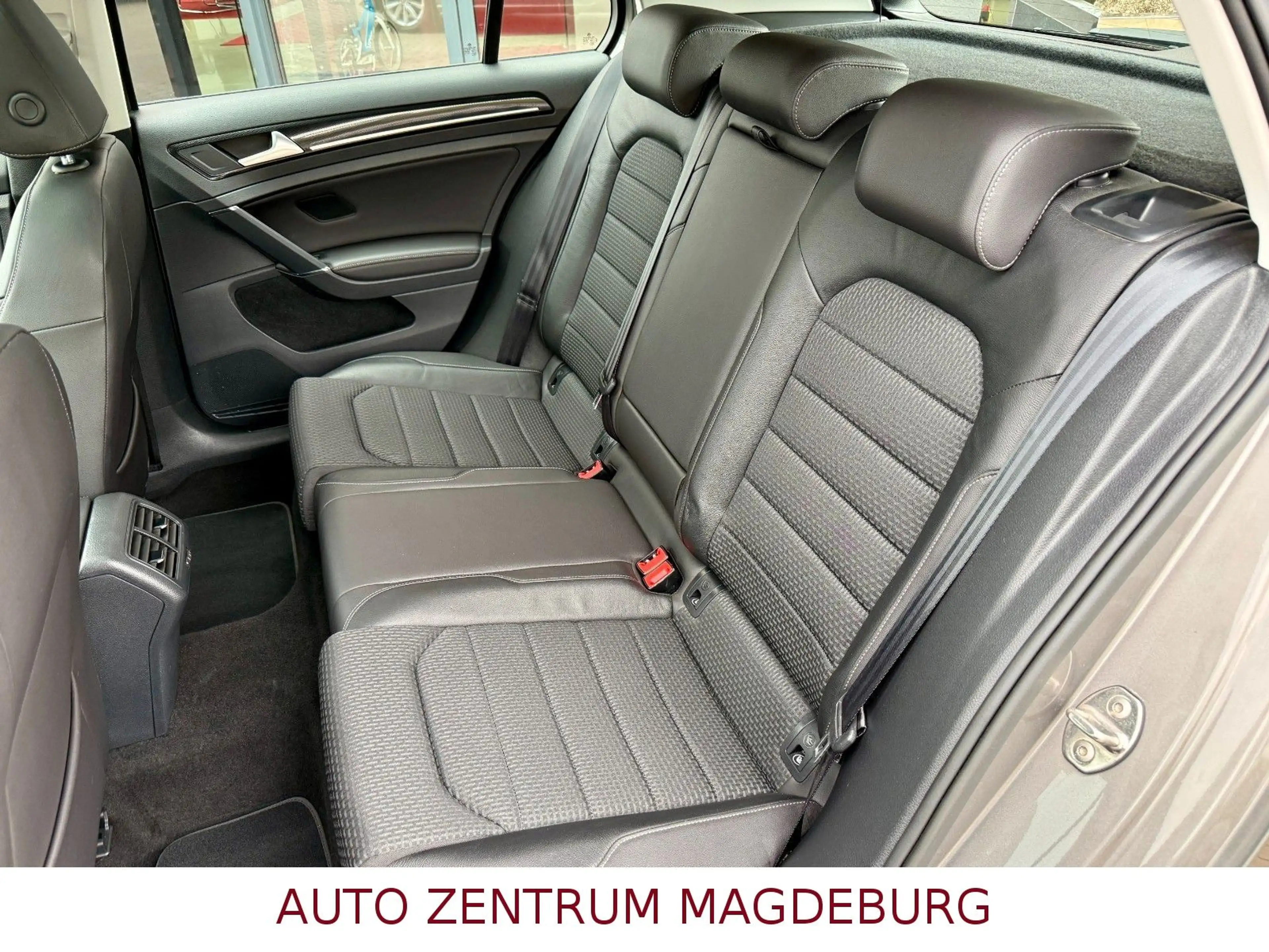 Volkswagen Golf VII Lim. Highline 1.4*XENON*MASSAGE*TEMPO* — photo 14
