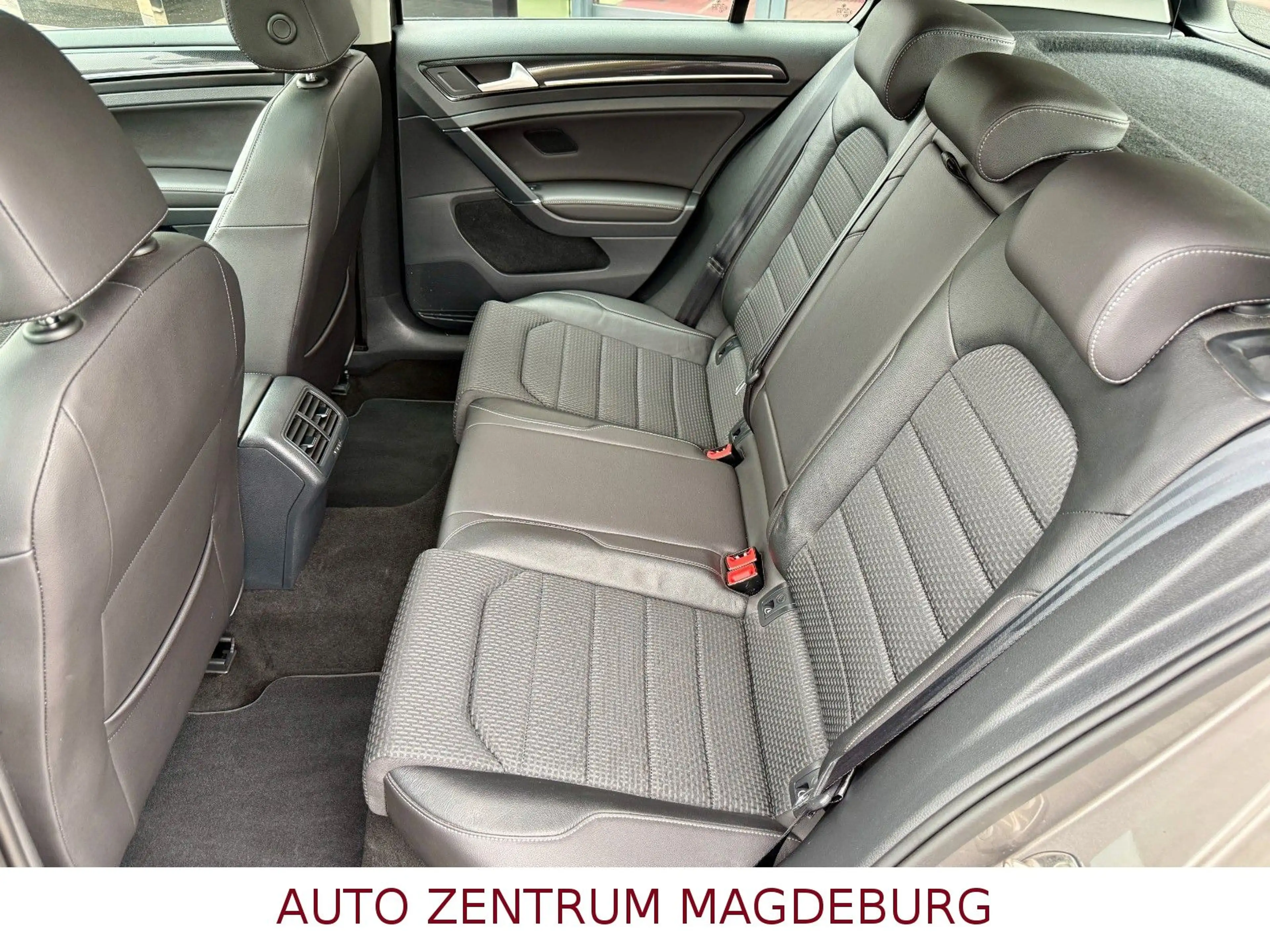 Volkswagen Golf VII Lim. Highline 1.4*XENON*MASSAGE*TEMPO* — photo 13