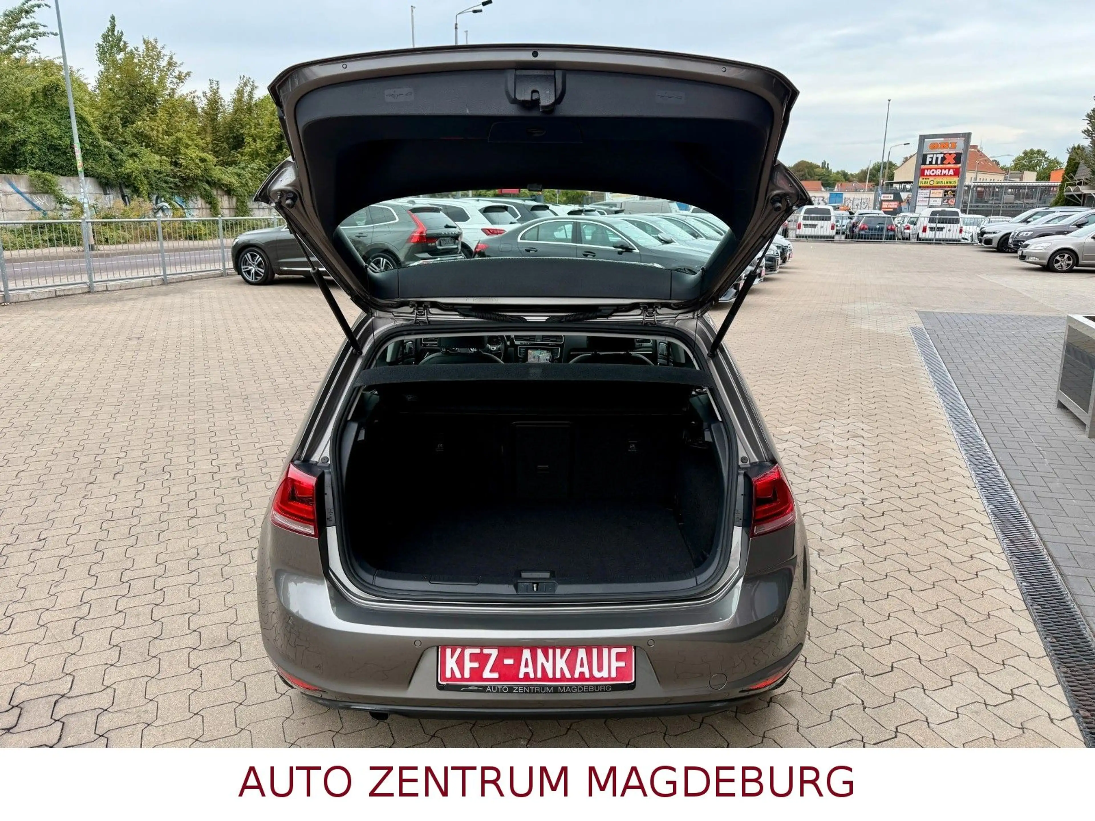 Volkswagen Golf VII Lim. Highline 1.4*XENON*MASSAGE*TEMPO* — photo 7