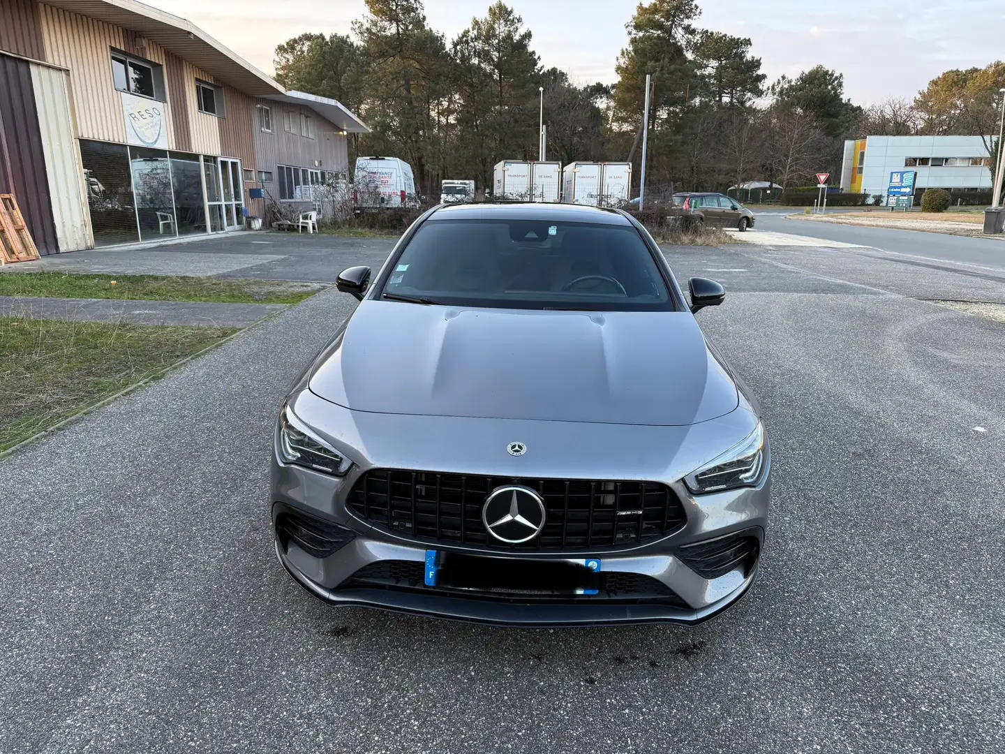 Mercedes-Benz CLA 35 AMG Coupé+7G-DCT+4Matic Gris - 2
