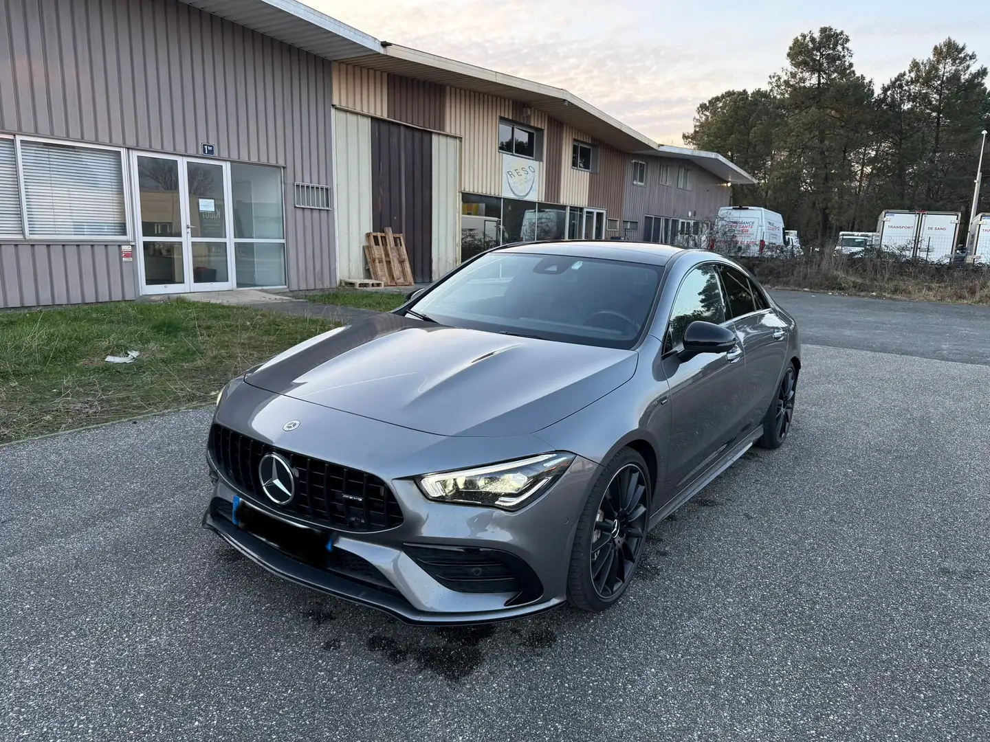 Mercedes-Benz CLA 35 AMG Coupé+7G-DCT+4Matic Gris - 1