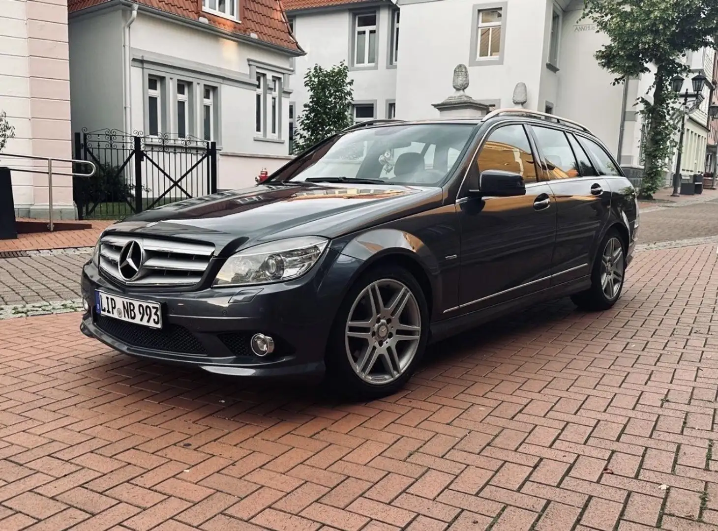 Mercedes-Benz C 220 T CDI Automatik BlueEFFICIENCY AMG-Line Avantgarde Grau - 2