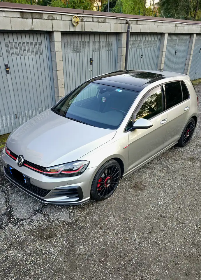 Volkswagen Golf GTI
