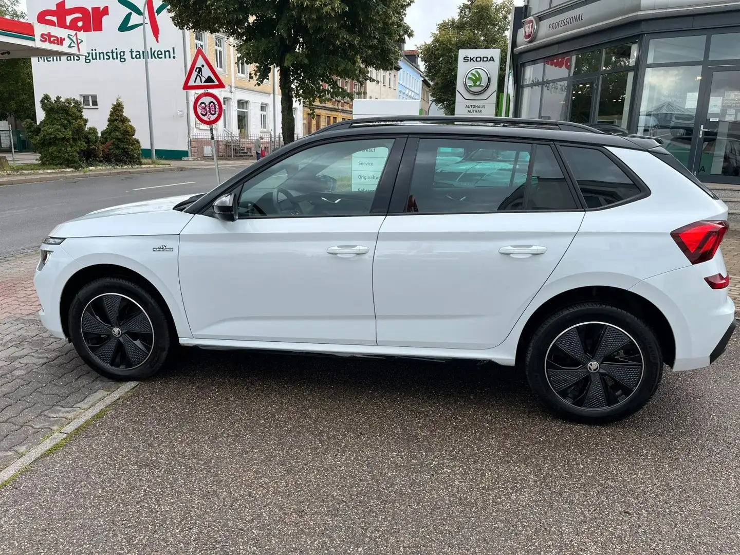 Skoda Kamiq Monte Carlo 1.0 TSI 85 kW DSG 1.Hand Weiß - 2