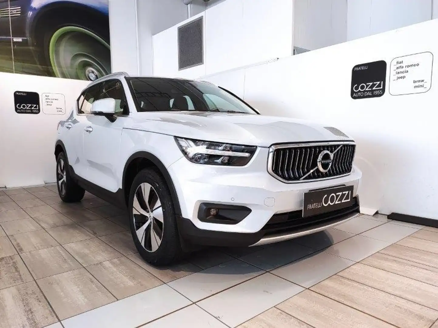 Volvo XC40 (2017-->) - XC40 T5 Recharge Plug-in Hybrid Inscri Grau - 1