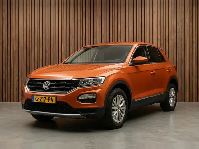 Volkswagen T-Roc view 2