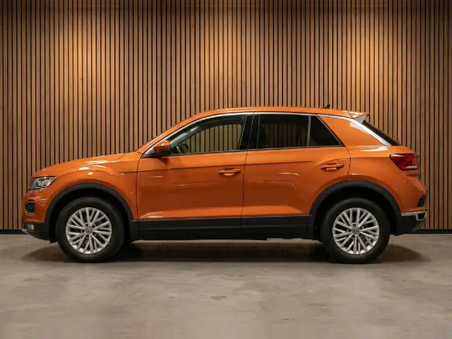 Volkswagen T-Roc view 7