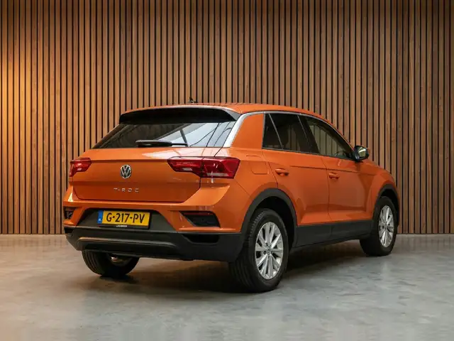 Volkswagen T-Roc view 6