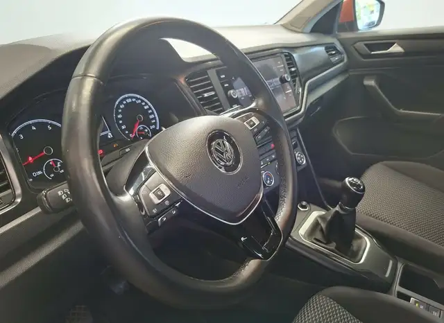 Volkswagen T-Roc view 12