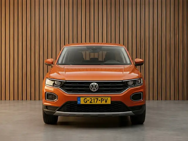 Volkswagen T-Roc view 9