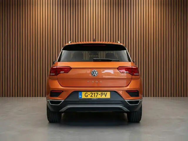Volkswagen T-Roc view 10