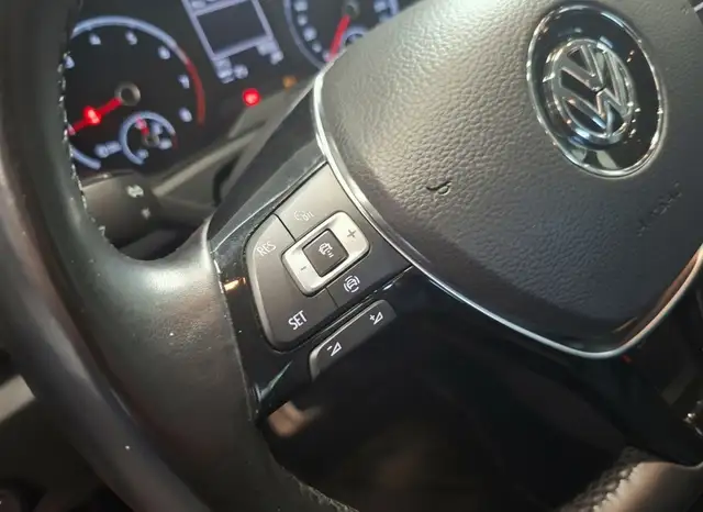 Volkswagen T-Roc view 13