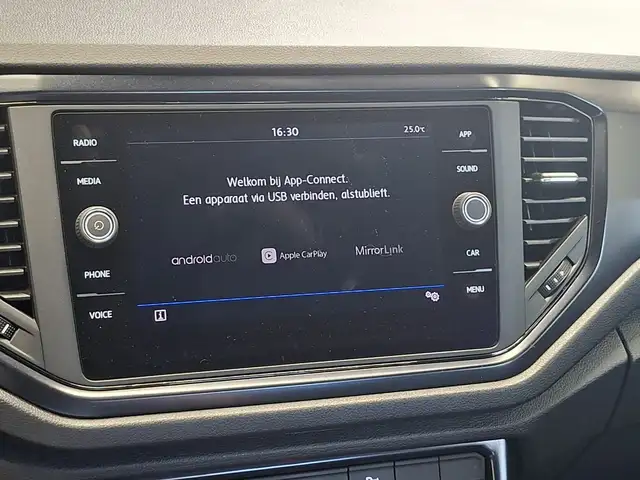 Volkswagen T-Roc view 14