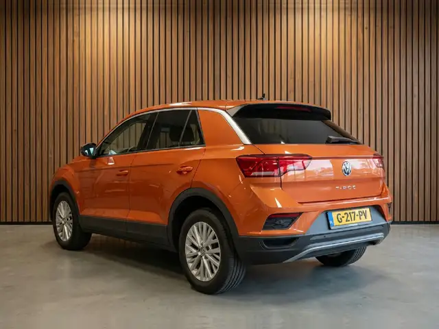 Volkswagen T-Roc view 4