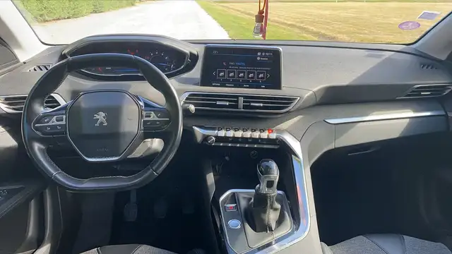 Peugeot 3008 view 11