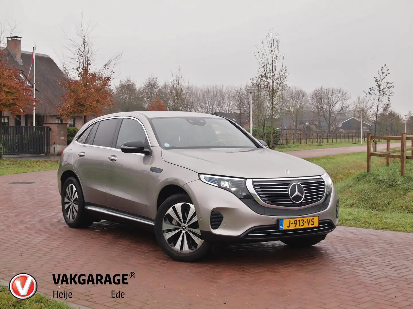 Mercedes-Benz EQC 400 4MATIC Business Solution 80 kWh | Camera | Apple C Grijs - 1