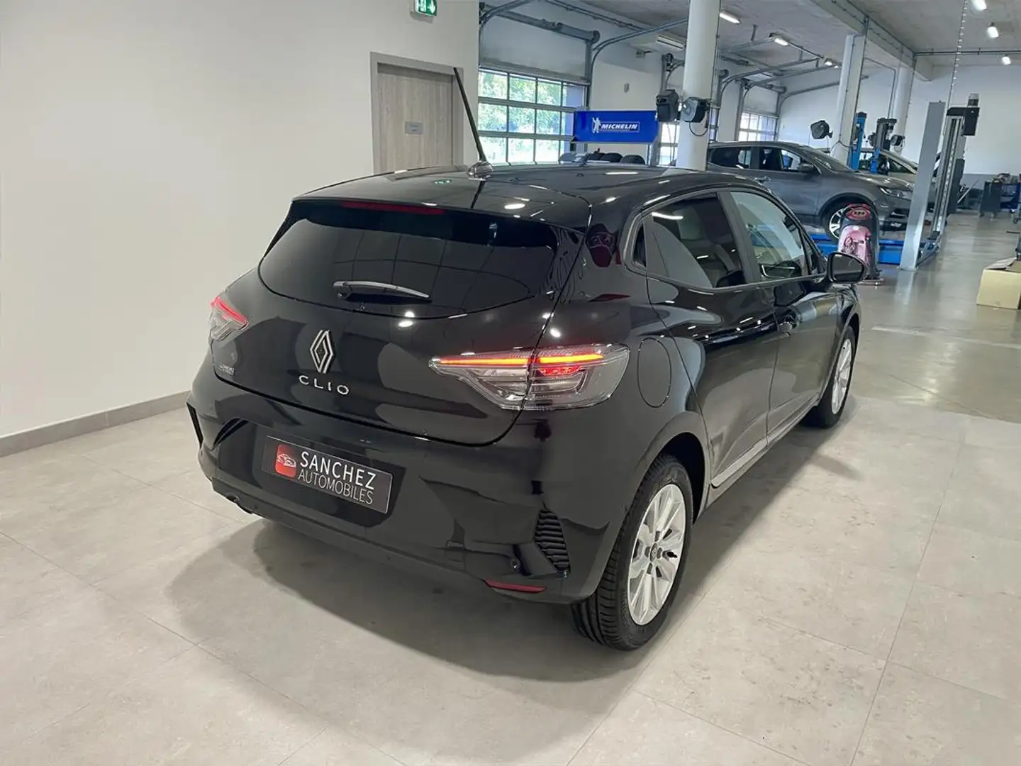 Renault Clio V (2) 1.5 DCI 100 EVOLUTION Noir - 2