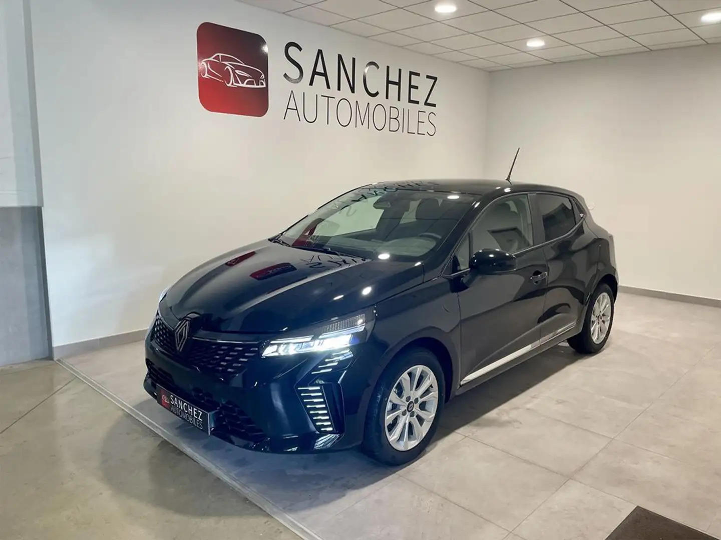 Renault Clio V (2) 1.5 DCI 100 EVOLUTION Noir - 1