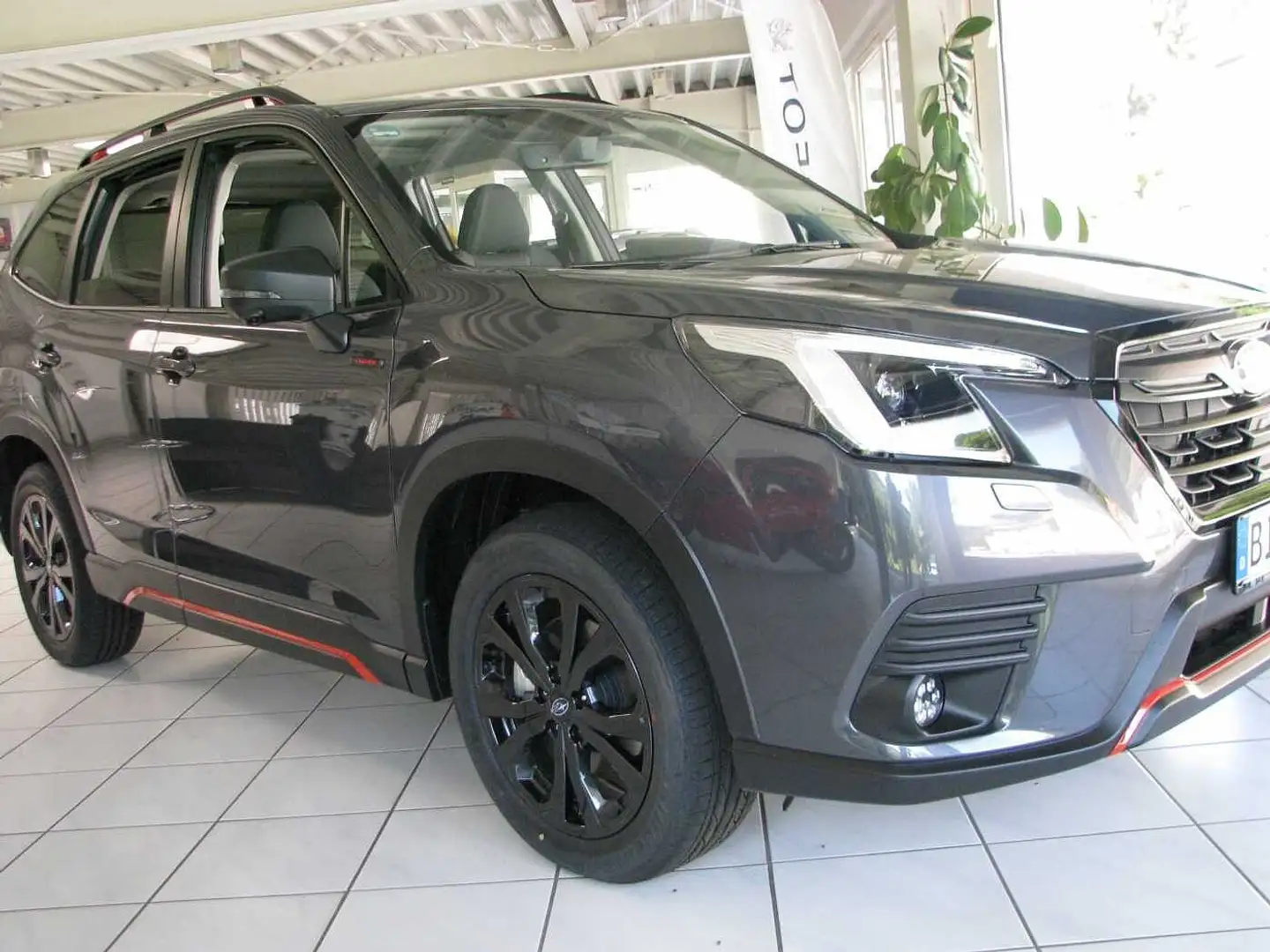 Subaru Forester 2.0ie e-BOXER Lineartr. EDITION EXCLUSI Exclusive Šedá - 1