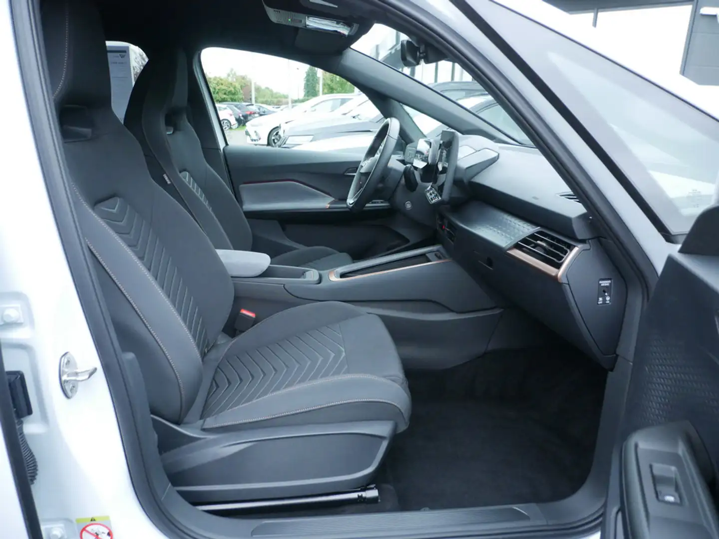 CUPRA Born 170 kW KLIMA PDC SHZ KAMERA NAVI ACC LED Weiß - 2