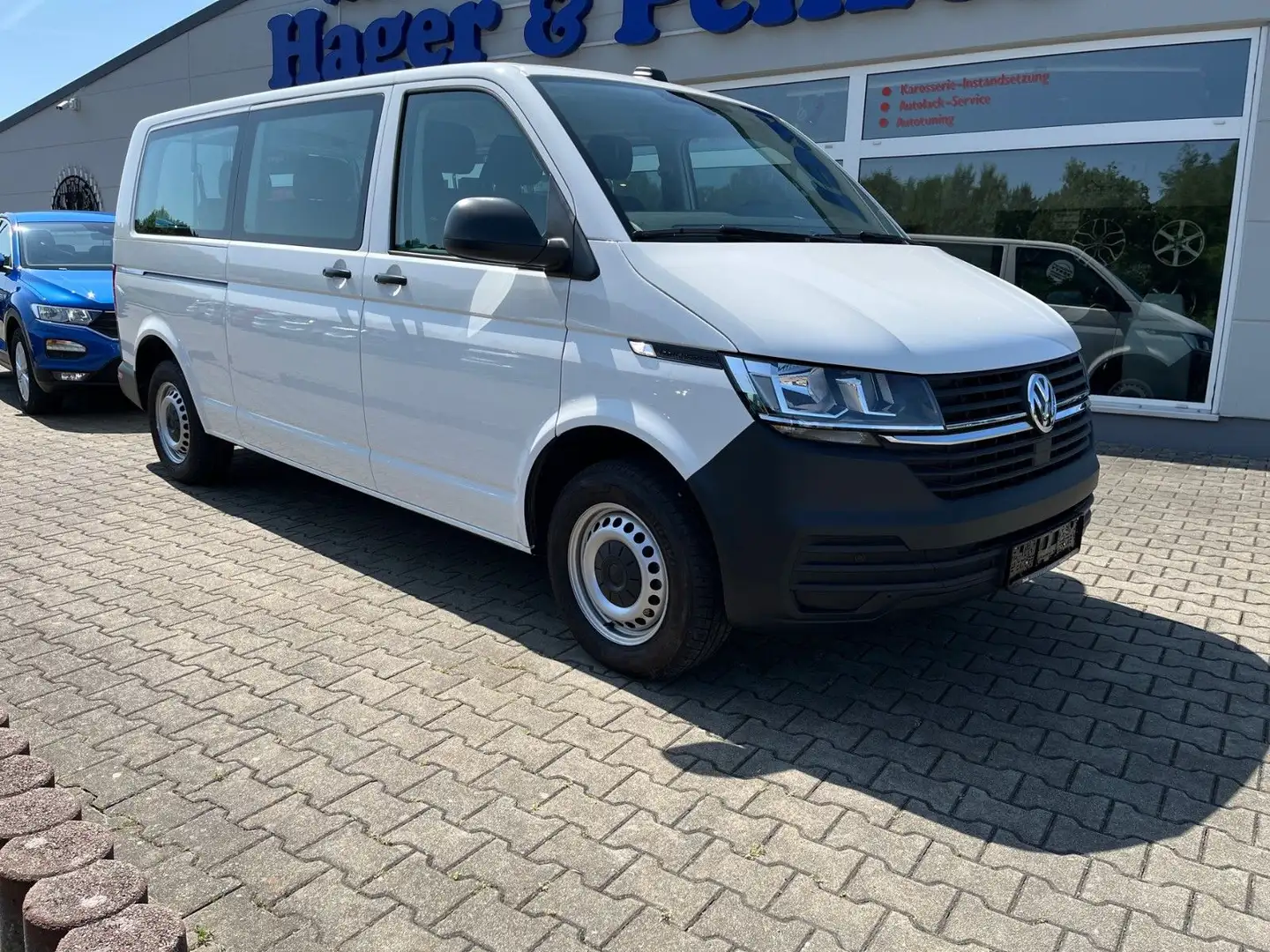 Volkswagen T6 Kombi LR 9-Sitzer, AHK, Kamera , Navi Blanc - 2