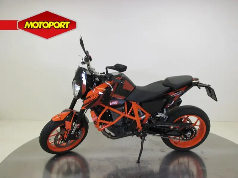 KTM 690 Duke - foto 5