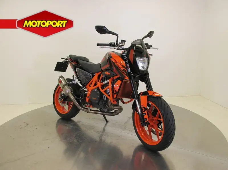 KTM 690 Duke - foto 2