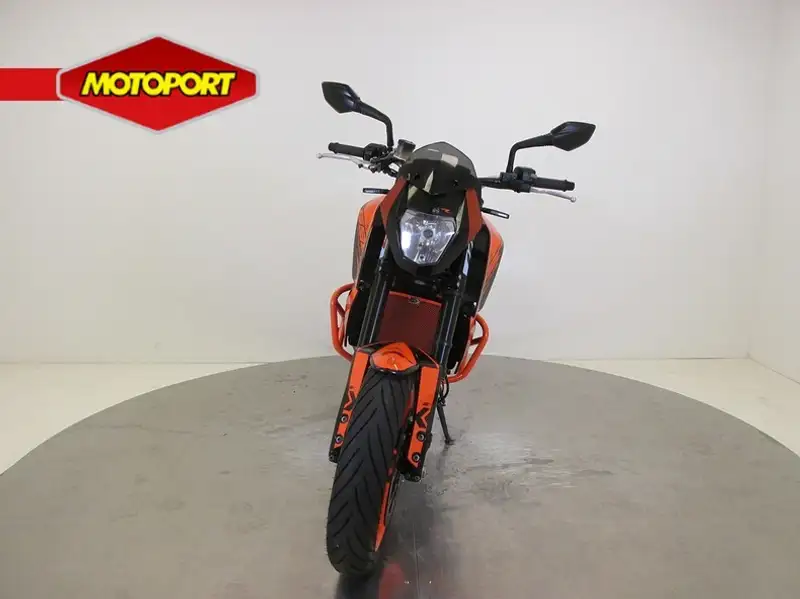 KTM 690 Duke - foto 3