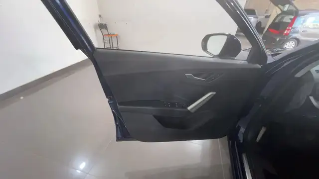 Audi Q2 view 10
