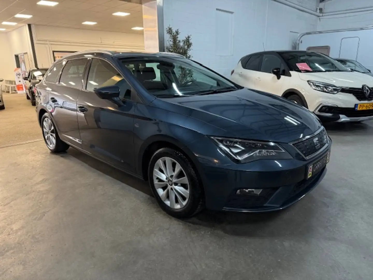 SEAT Leon ST 1.0 EcoTSI Style Grau - 2