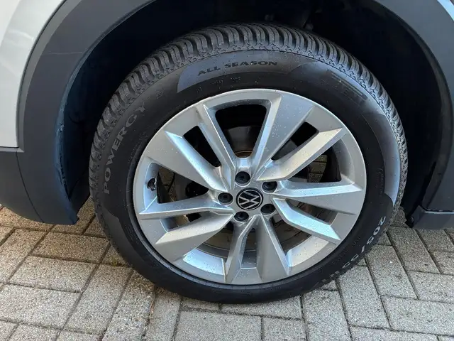 Volkswagen T-Cross view 8