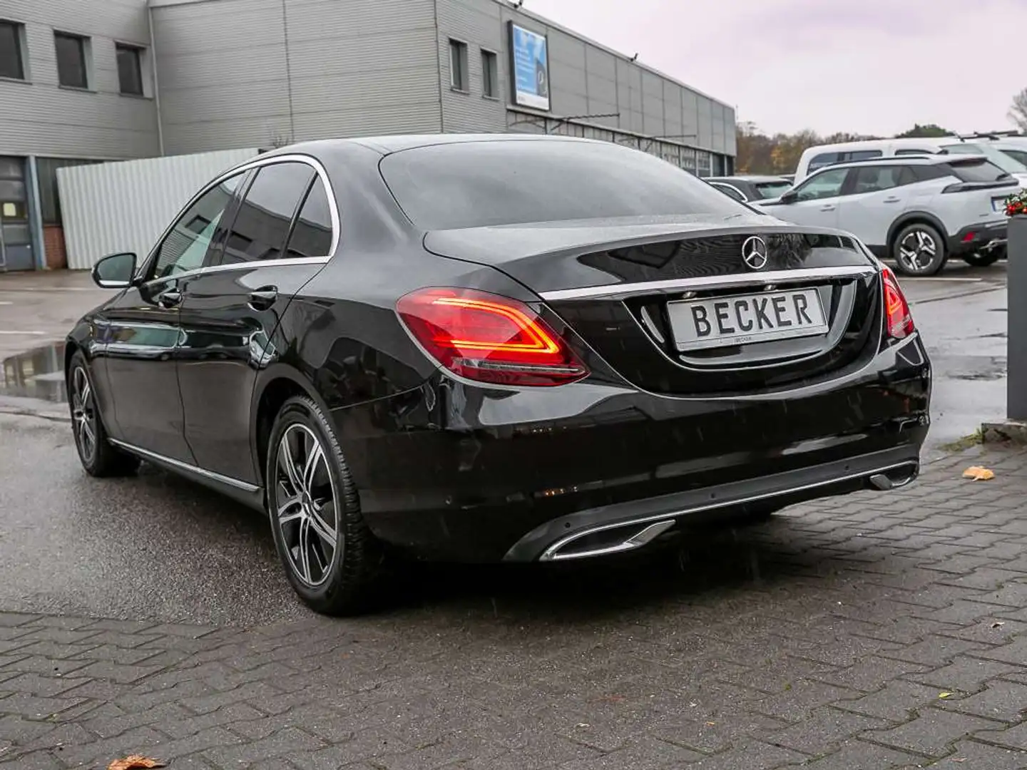 Mercedes-Benz C 300 d AVANTGARDE STANHEIZUNG COMAND LED KAMERA Noir - 2