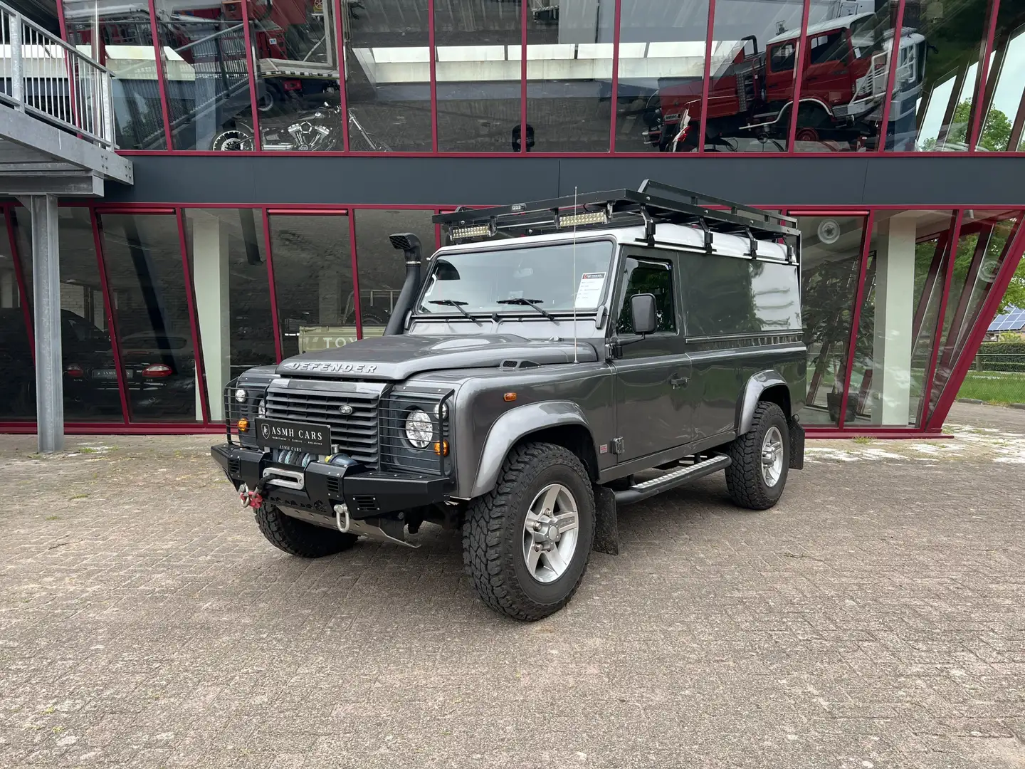 Land Rover Defender 2.2 D HT 110" SE | BTW-auto | Grau - 1