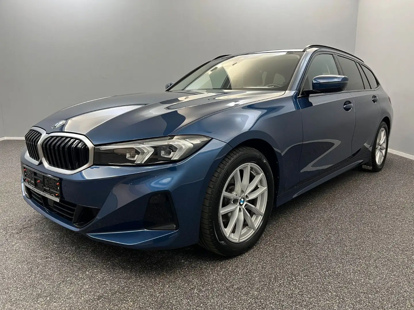 BMW 318 d Touring*PANO*ACC*AHK*LED*WIDESCREEN* Blau - 1