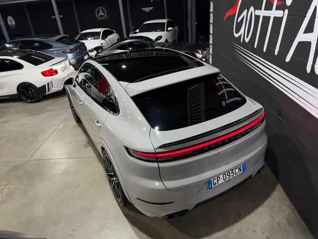 Porsche Cayenne view 6