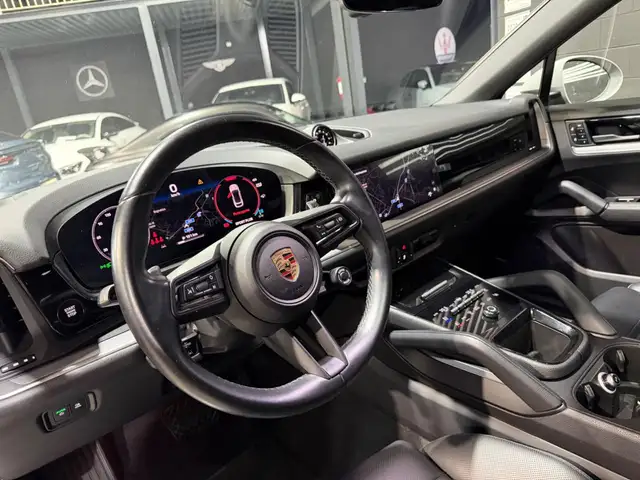 Porsche Cayenne view 13