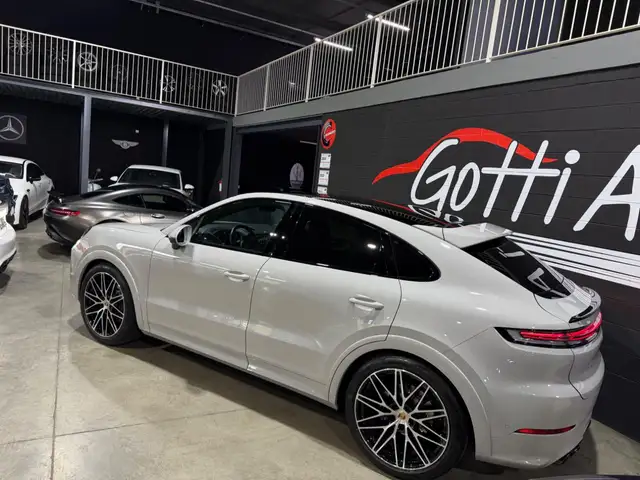 Porsche Cayenne view 4