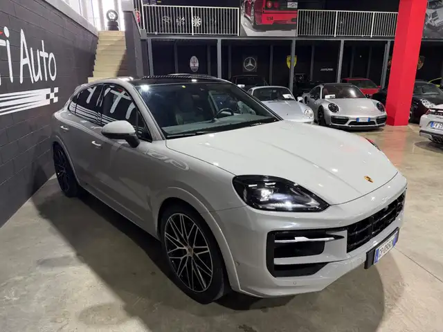 Porsche Cayenne view 3