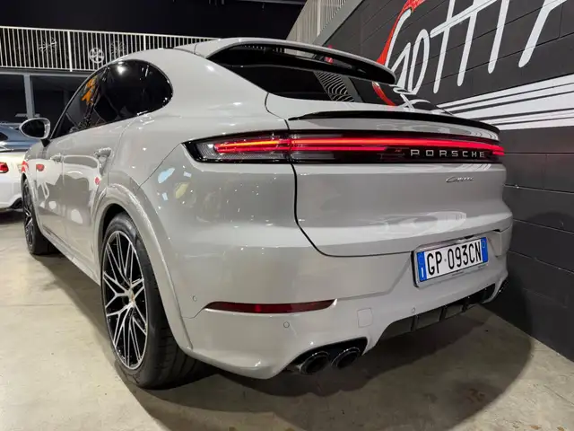 Porsche Cayenne view 5