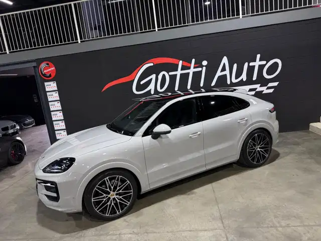 Porsche Cayenne view 7