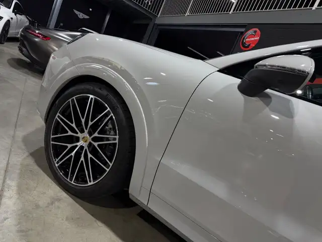 Porsche Cayenne view 10