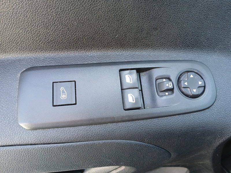 Peugeot Partner 1.6 BlueHDI Premium Long — photo 18