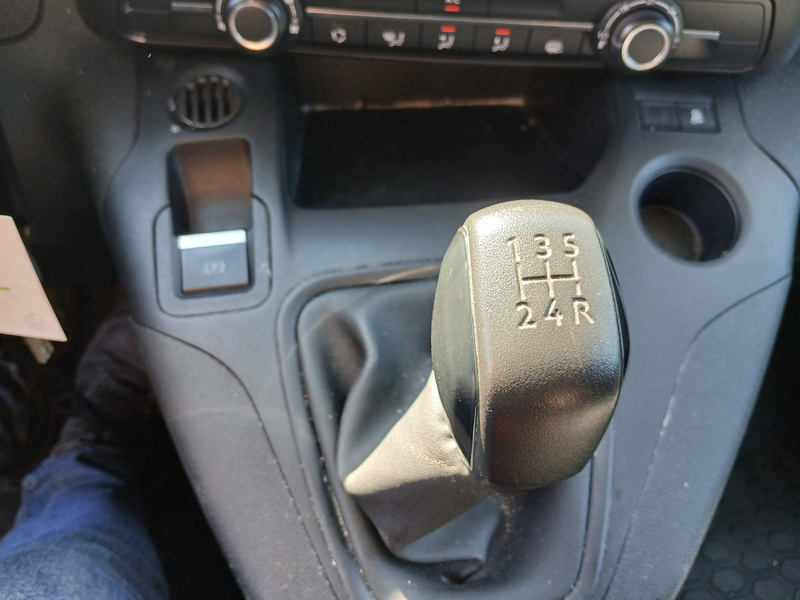 Peugeot Partner 1.6 BlueHDI Premium Long — photo 14
