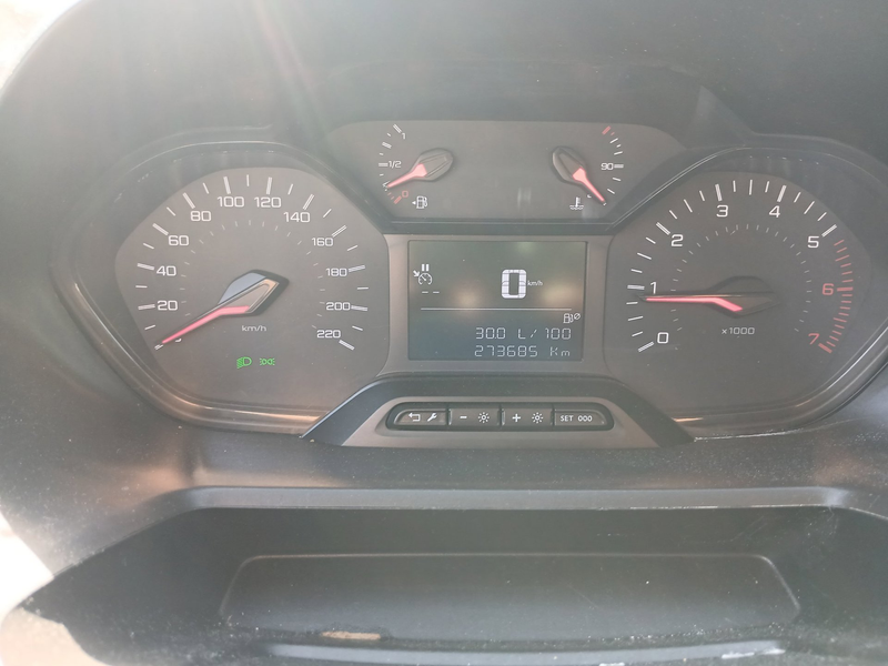 Peugeot Partner 1.6 BlueHDI Premium Long — photo 11