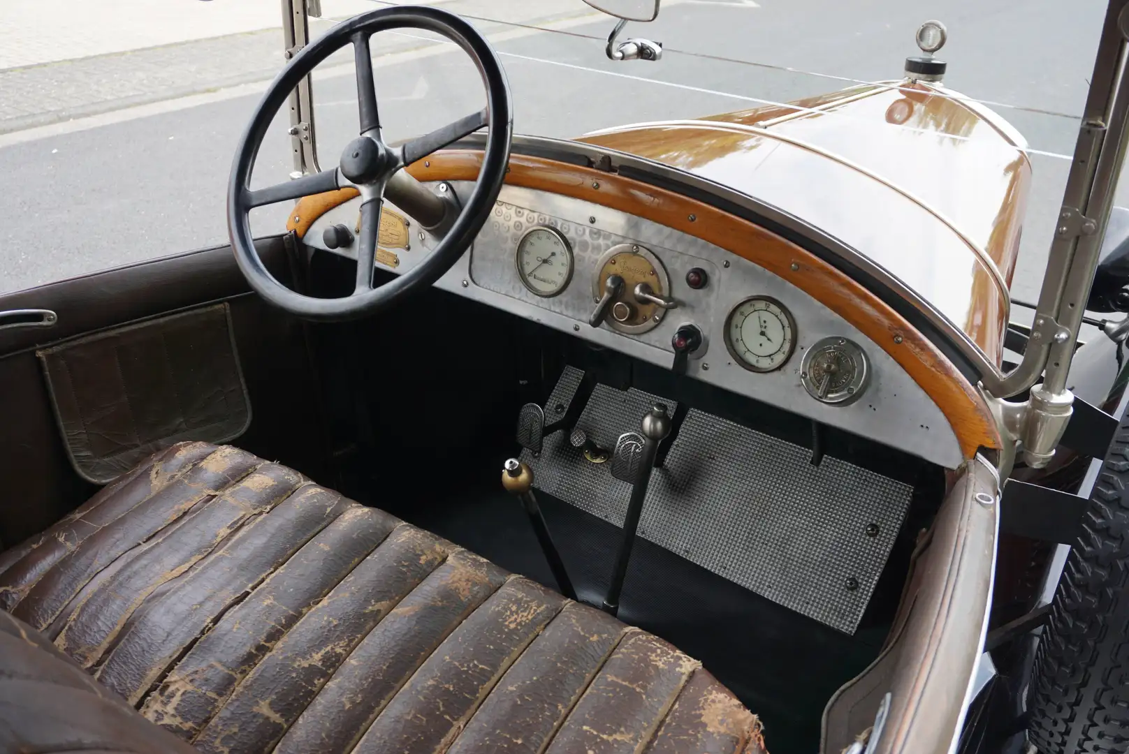 Oldtimer Peugeot 177 B Torpedo, 103 Jahre, viersitziges Cabrio, Oldtimer Braun - 2