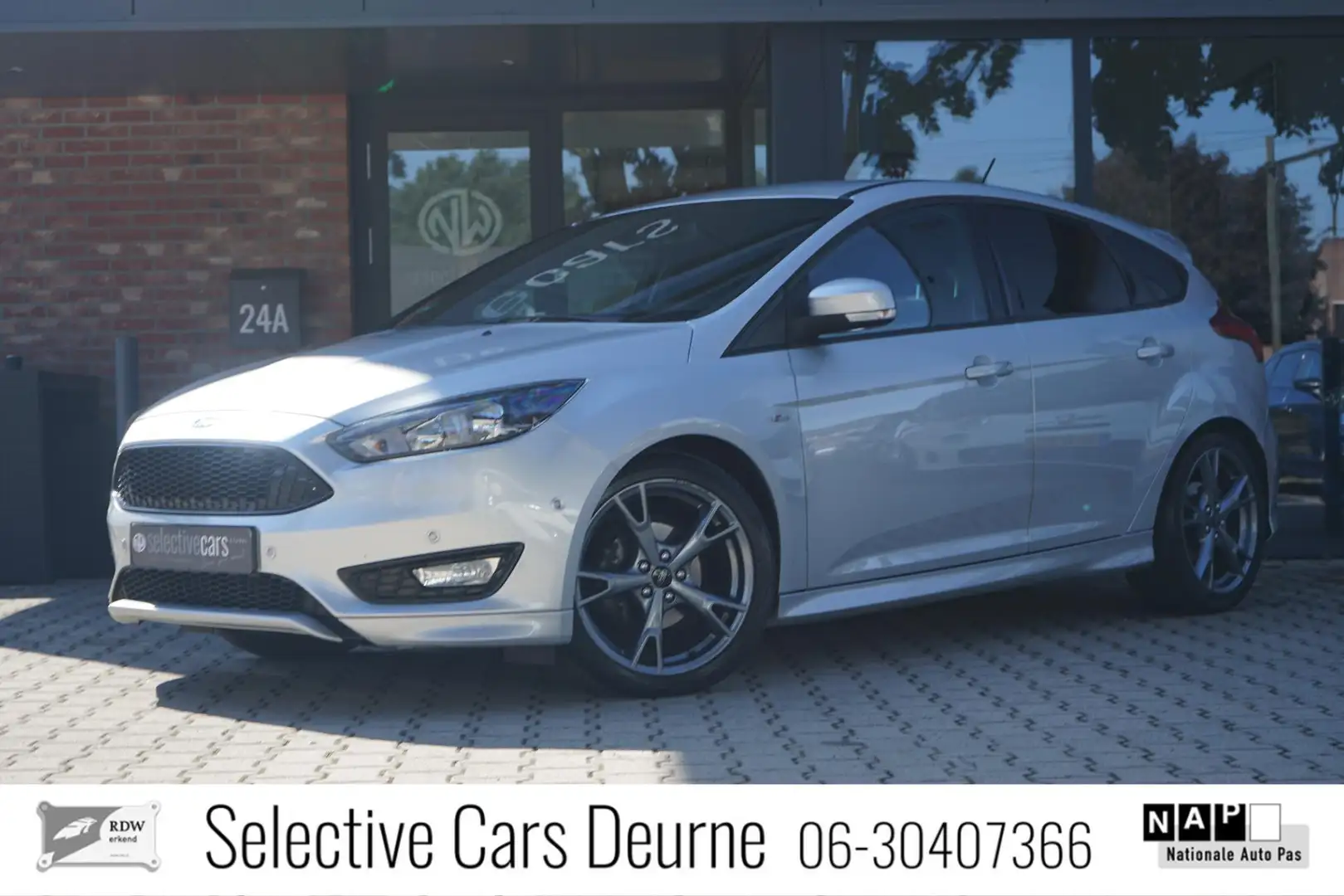 Ford Focus 1.0 ST-Line Cruise, Navi, Led, AppleCarplay, Trekh Gris - 1