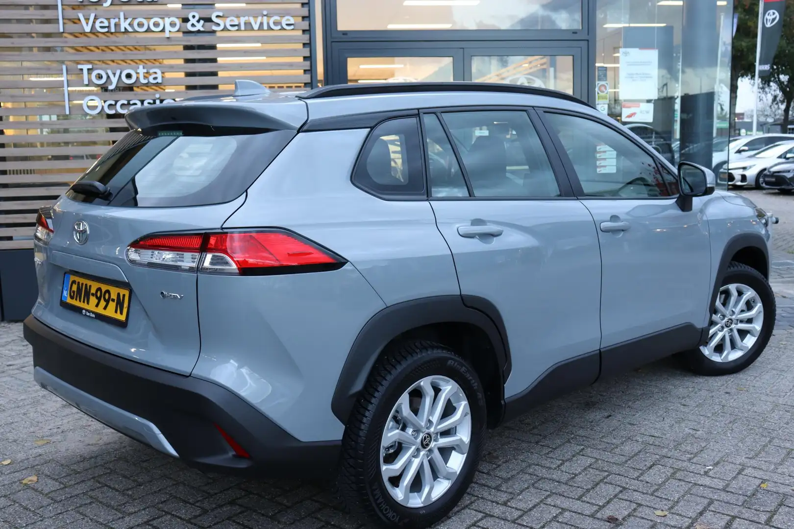 Toyota Corolla Cross Hybrid 140 Active , all season banden Grijs - 2