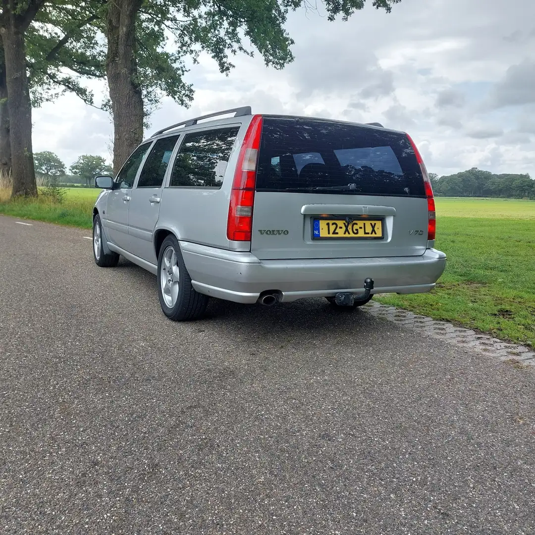Volvo V70 2.5 Exclusive-Line Argent - 2